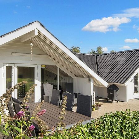 8 Person Holiday Home In Hejls Kültér fotó