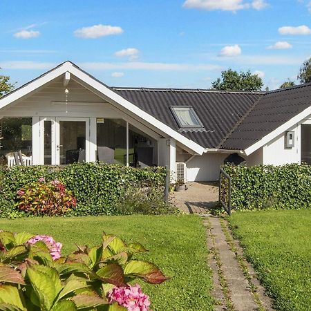8 Person Holiday Home In Hejls Kültér fotó