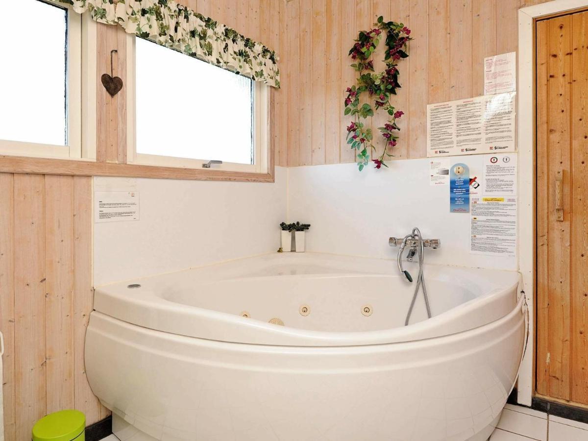 8 Person Holiday Home In Hejls Szoba fotó